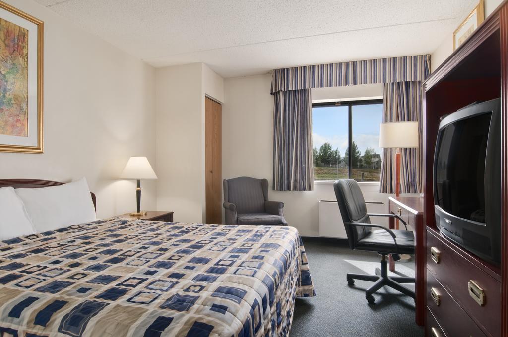 Travelodge Calgary Macleod Trail חדר תמונה