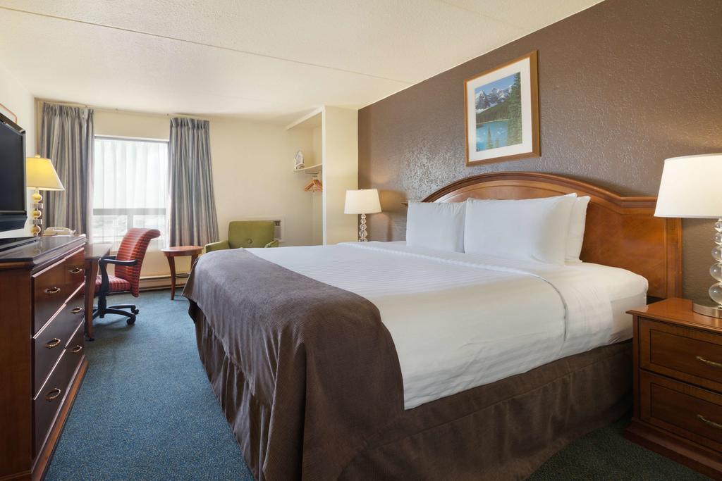 Travelodge Calgary Macleod Trail מראה חיצוני תמונה